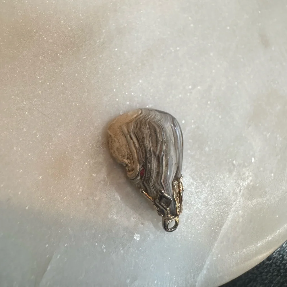 New Old Stock Gray Stone Pendant with Gold Accent - Picture 6 of 8